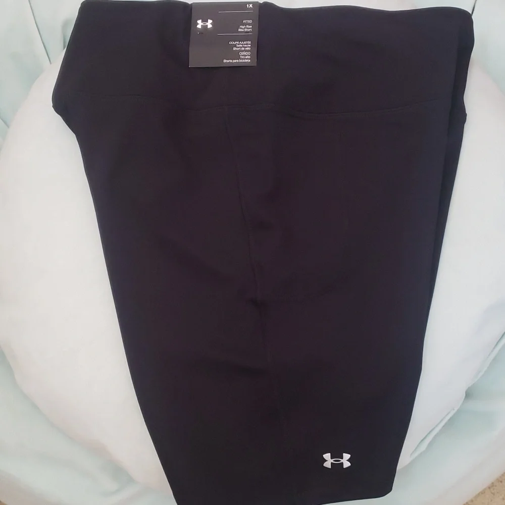 *** SOLD *** Women’s Under Armour Bundle - Picture 6 of 6